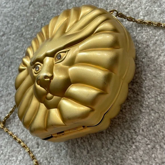 🚚 MOVING SALE Vintage brushed gold Lion's Head hard case minaudière crossbody - Picture 10 of 15